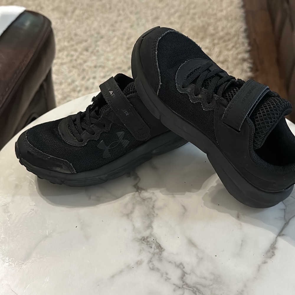 Boys under armor black sneakers